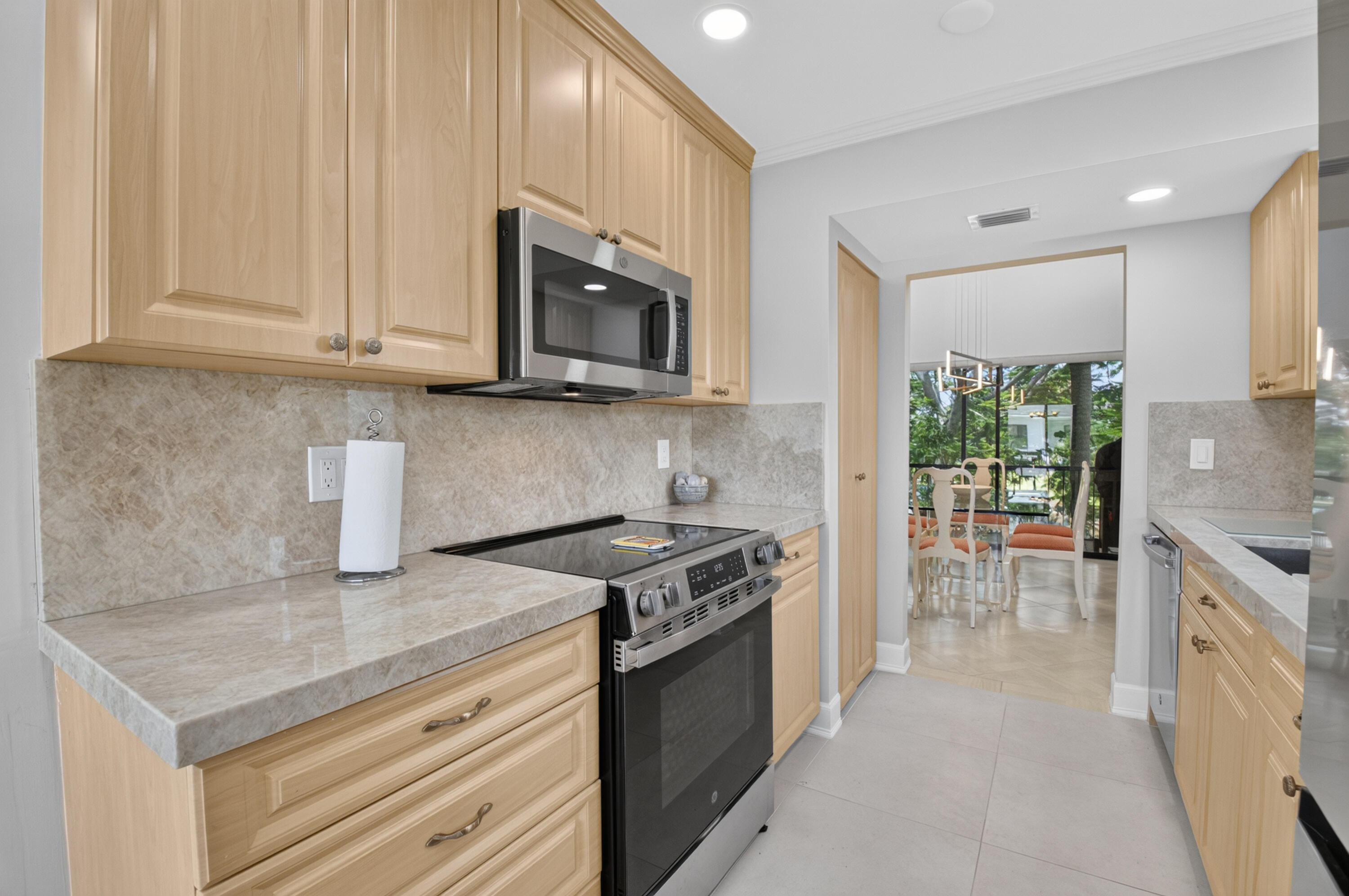GARDENS OF LAKEWOOD CONDO - Residential