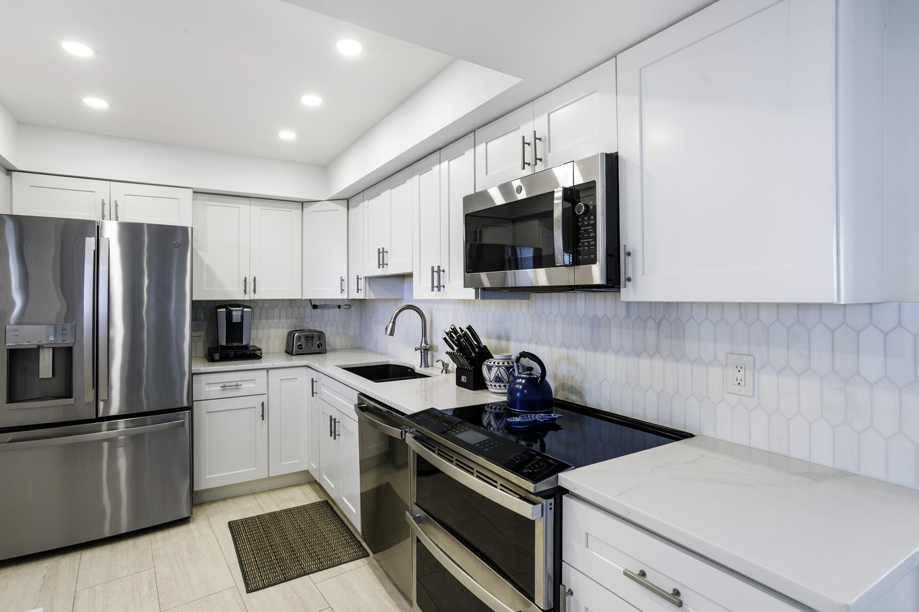 OCEAN TRAIL CONDO I - Residential Lease