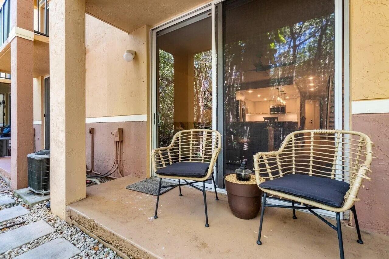 HYPOLUXOS MARINERS CAY CONDO - Residential Lease