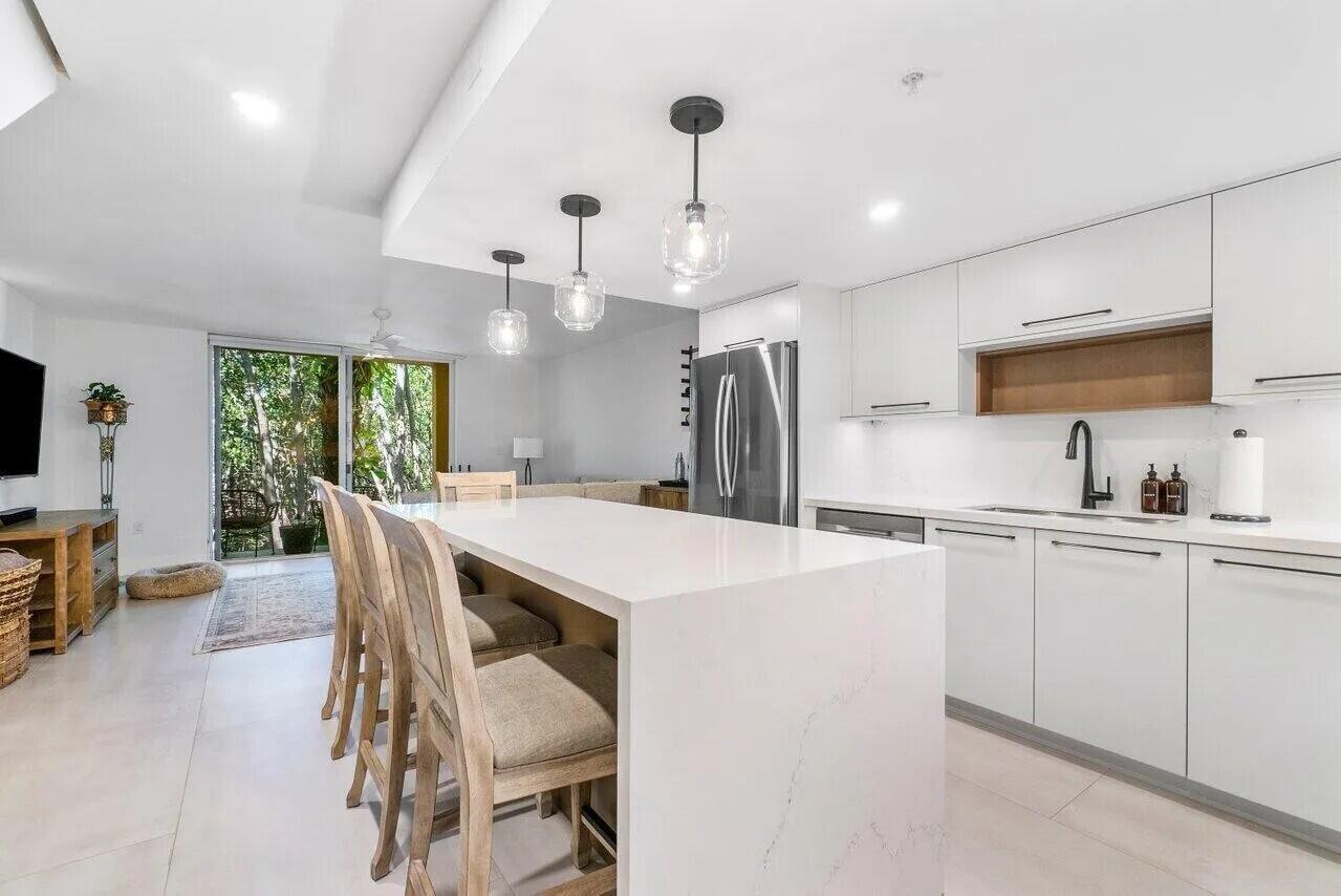 HYPOLUXOS MARINERS CAY CONDO - Residential Lease