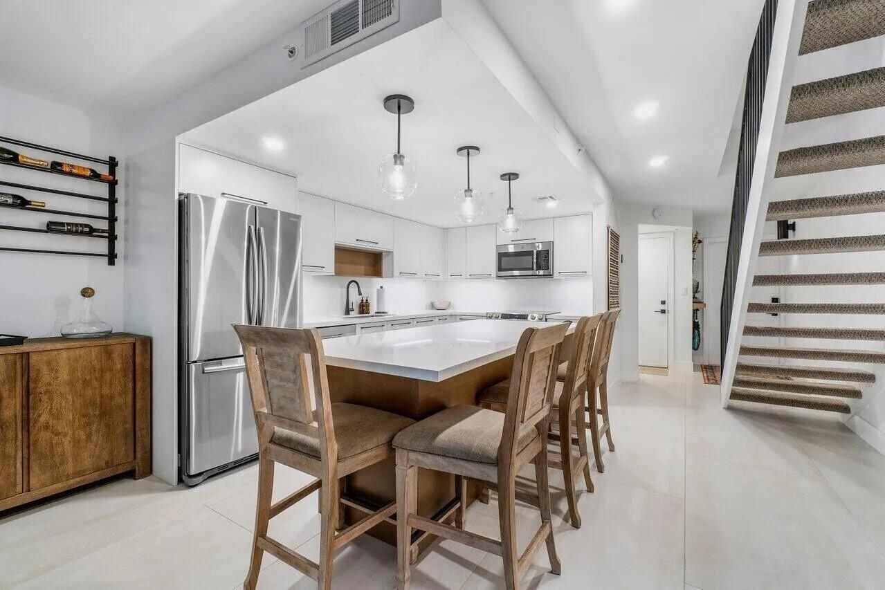 HYPOLUXOS MARINERS CAY CONDO - Residential Lease