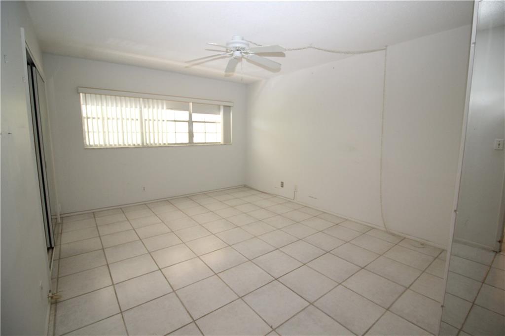 PALM-AIRE COUNTRY CLUB 35 - Residential