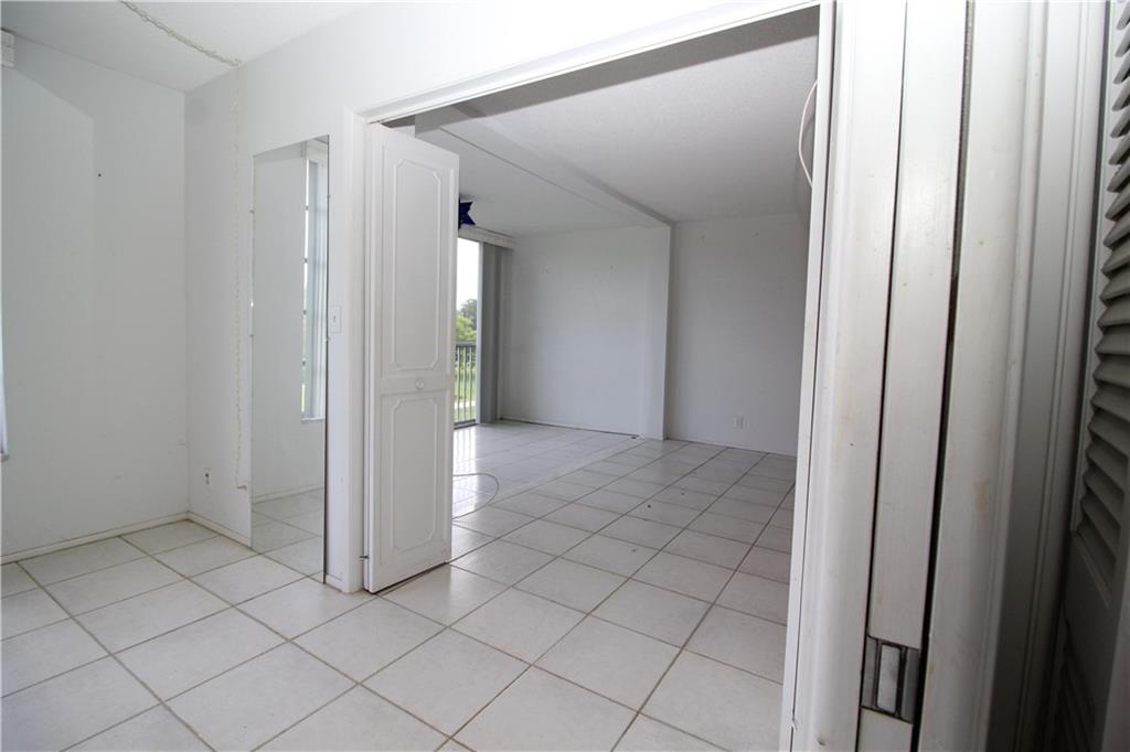 PALM-AIRE COUNTRY CLUB 35 - Residential