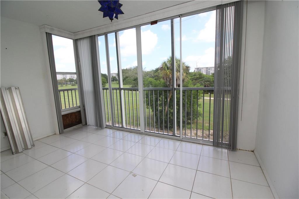 PALM-AIRE COUNTRY CLUB 35 - Residential