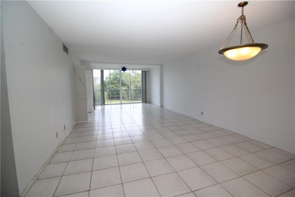 PALM-AIRE COUNTRY CLUB 35 - Residential