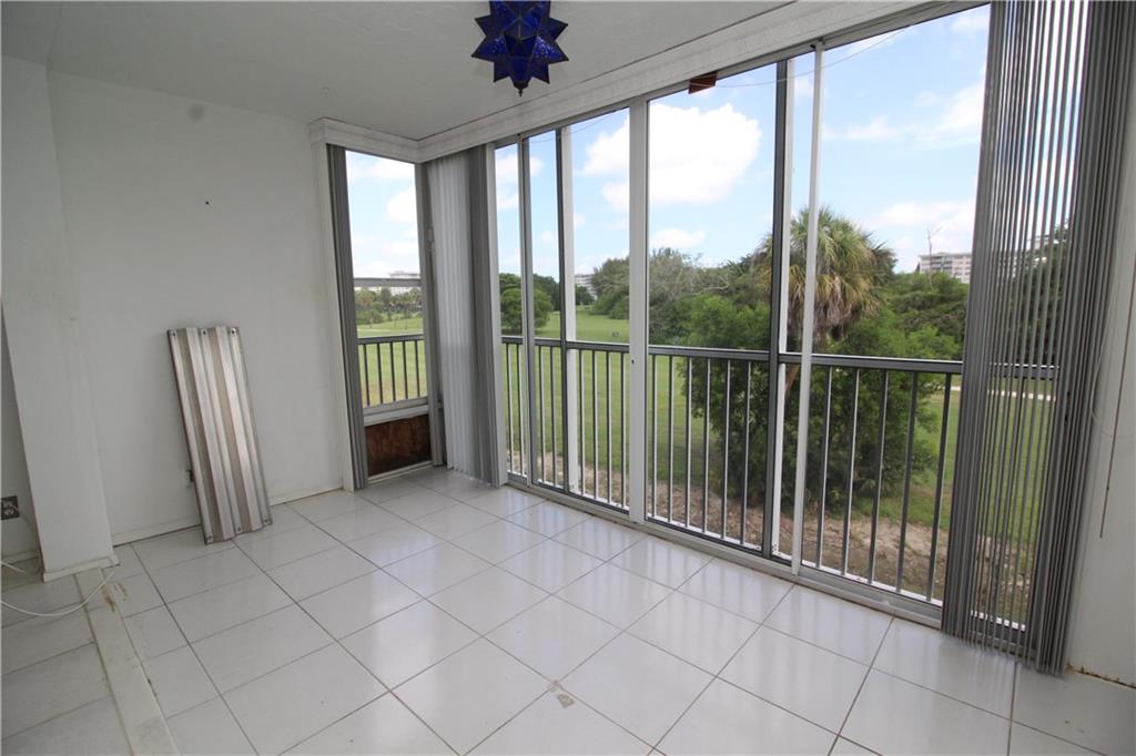PALM-AIRE COUNTRY CLUB 35 - Residential