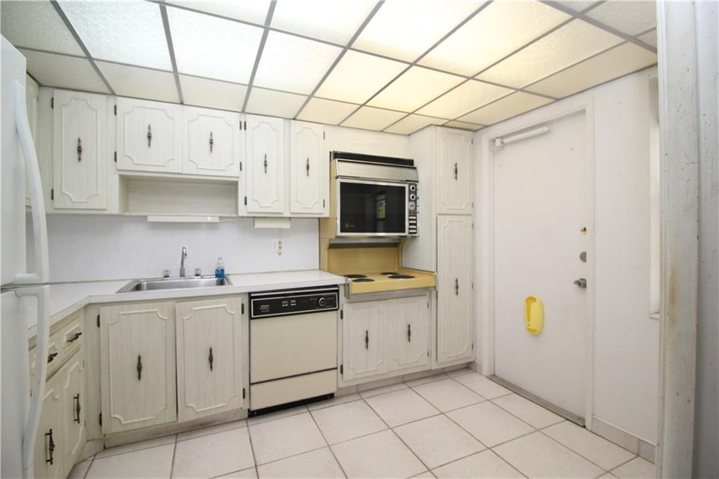 PALM-AIRE COUNTRY CLUB 35 - Residential