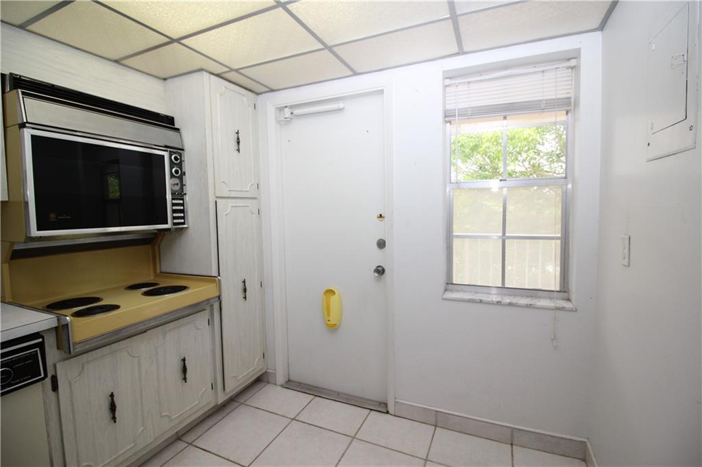 PALM-AIRE COUNTRY CLUB 35 - Residential