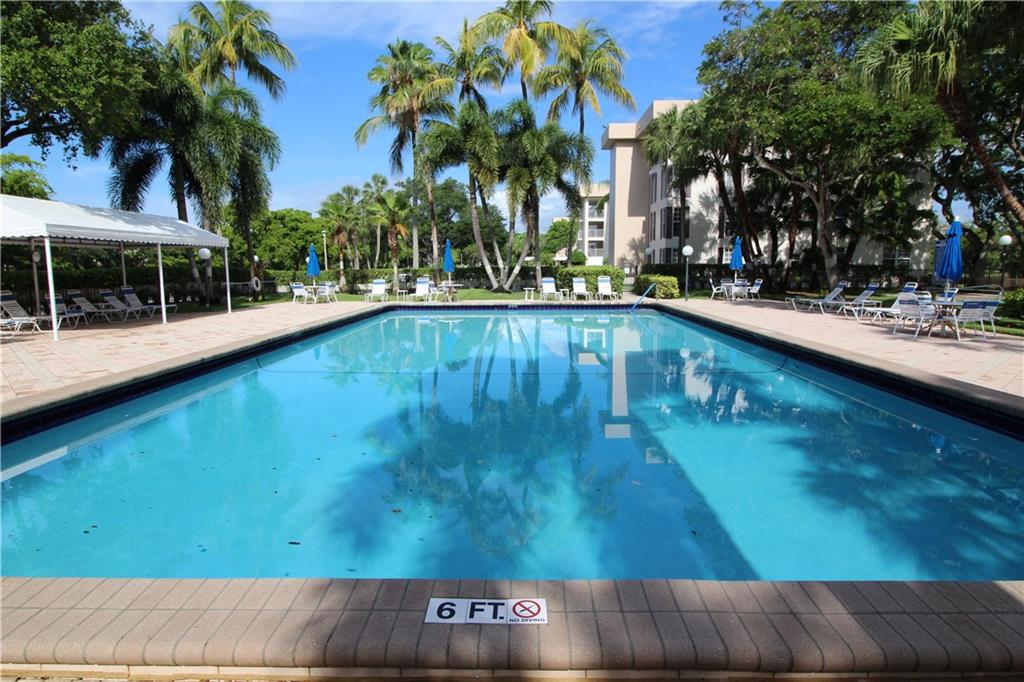 PALM-AIRE COUNTRY CLUB 35 - Residential