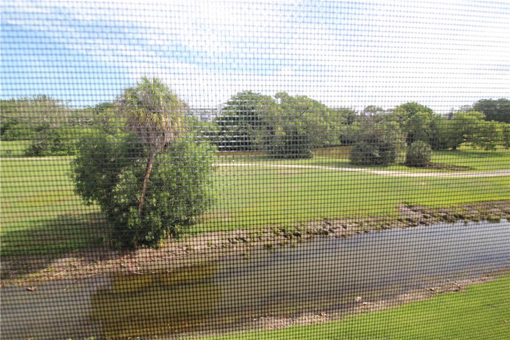 PALM-AIRE COUNTRY CLUB 35 - Residential
