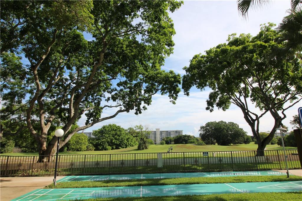 PALM-AIRE COUNTRY CLUB 35 - Residential