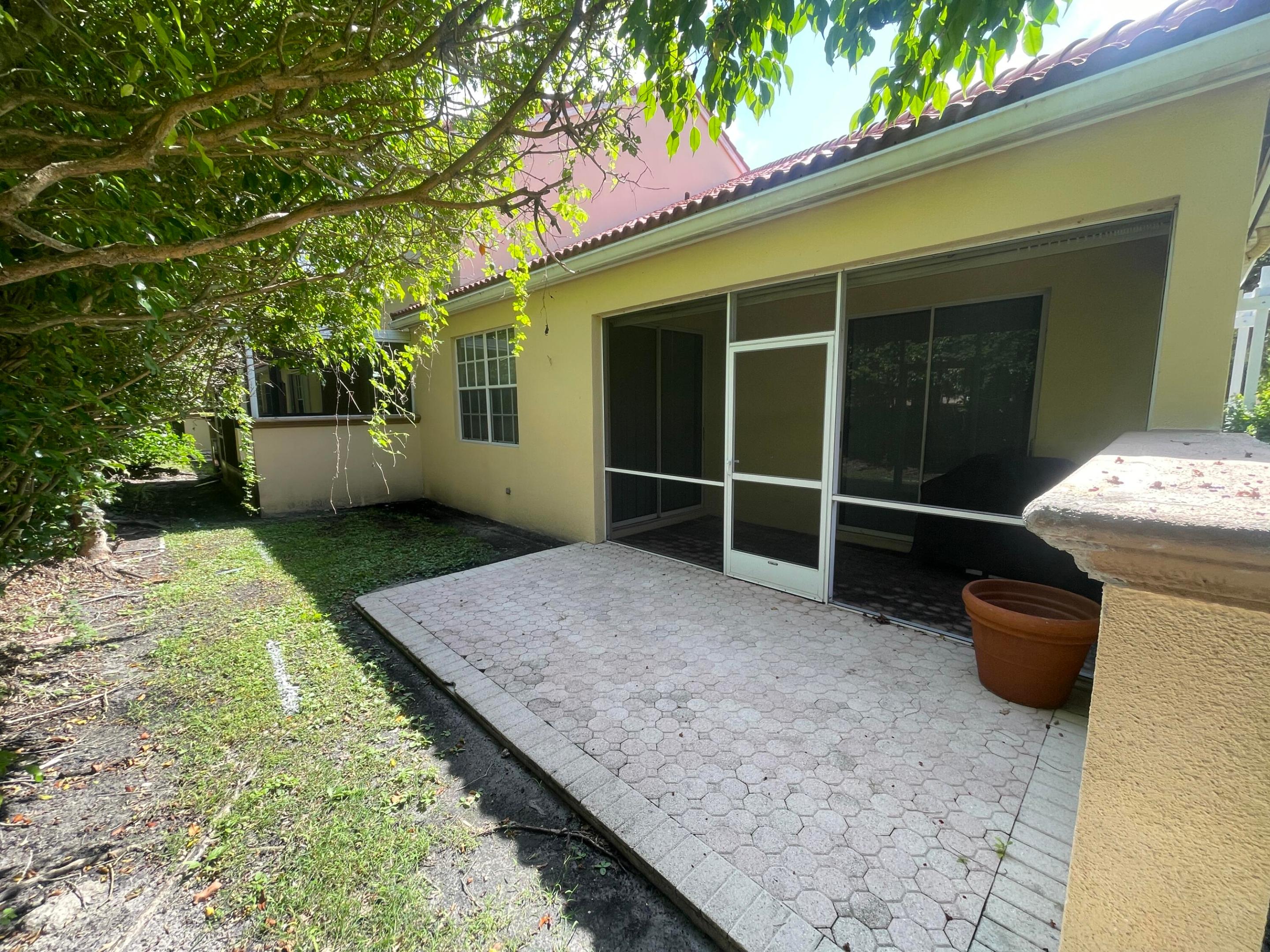 ROYAL PALM VILLAGE - Residential