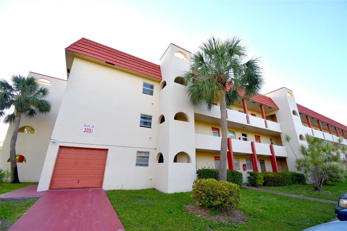 Spectacular Upgraded Unit with Lake View!Enjoy serene lake views in this beautifully upgraded unit, perfectly situated in a quiet, well-maintained community. Featuring a spacious floor plan and neutral tones throughout, this home offers both comfort and style. Centrally located near top-rated restaurants, banks, and everyday conveniences. Move-in ready — just bring your personal touch and make it yours!