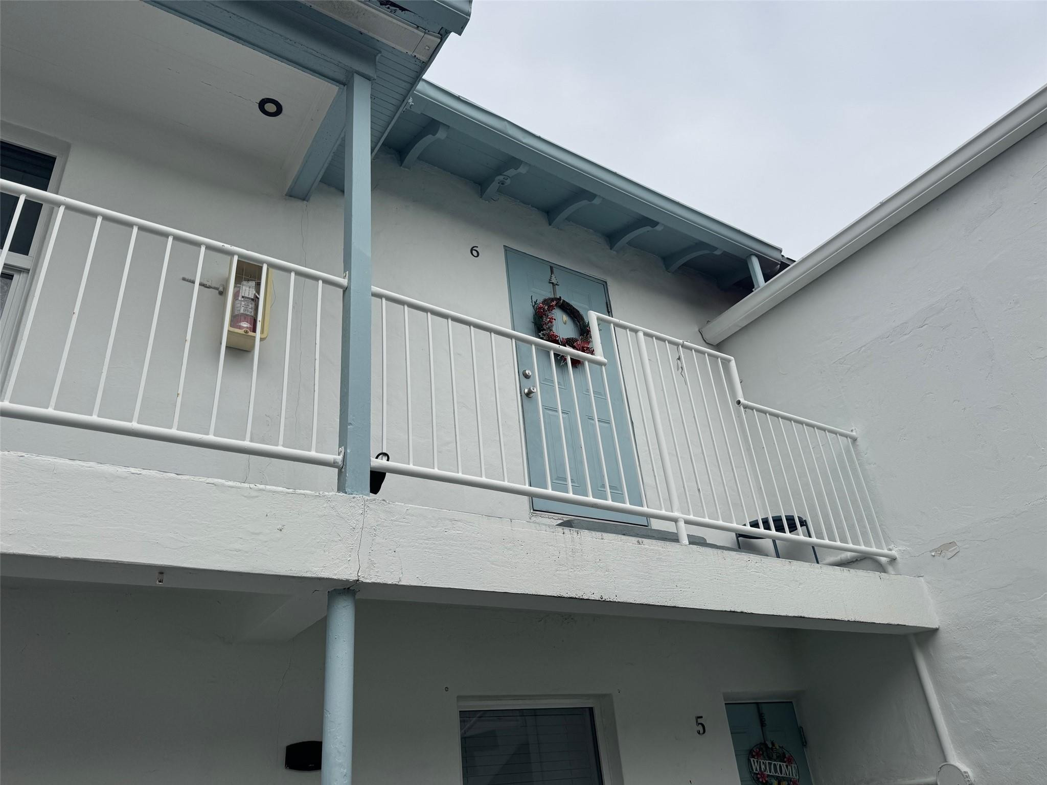 Beautiful one-bedroom, one-bathroom apartment located in the heart of Miami Beach. Just a short walk to the beach and with easy access to public transportation, this unit offers both convenience and lifestyle. Enjoy being close to everything, supermarkets, restaurants, shops, public parks, and more. 600+ credit  score, rapid approval.