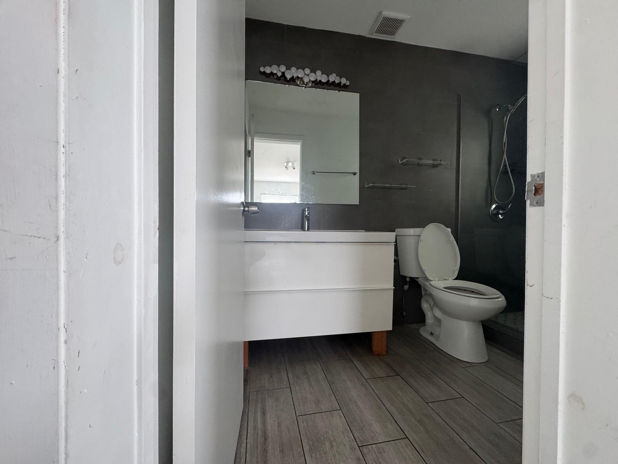 ALTOS DEL MAR NO 3 - Residential Lease