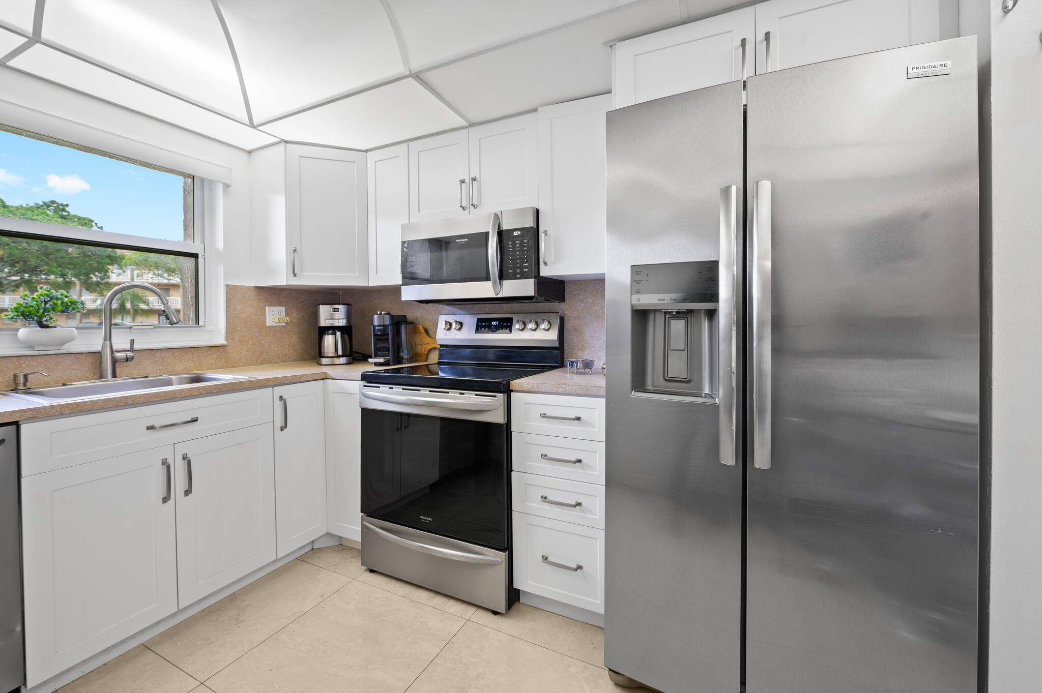 SUNRISE LAKES 100 CONDO - Residential