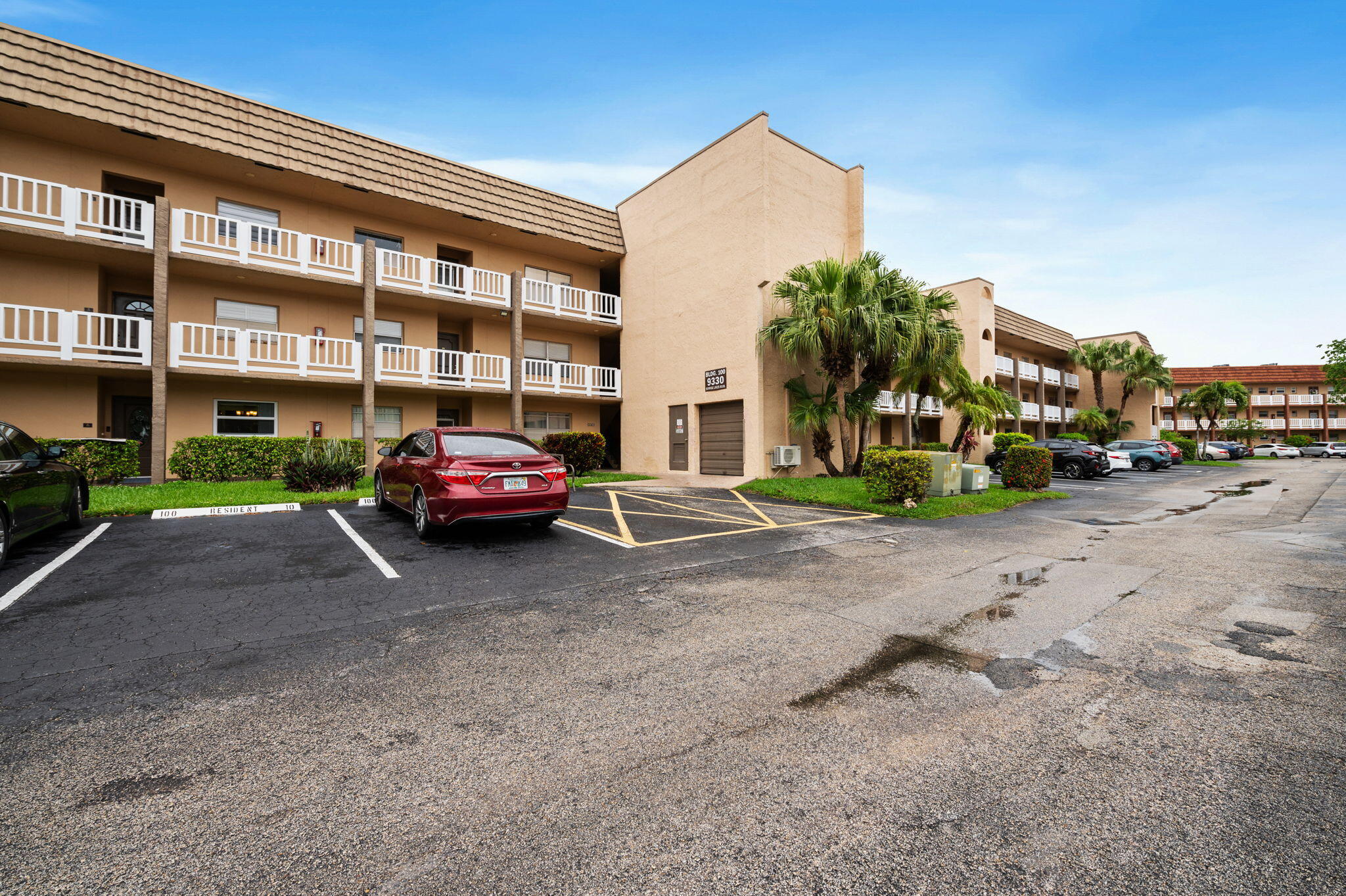 SUNRISE LAKES 100 CONDO - Residential
