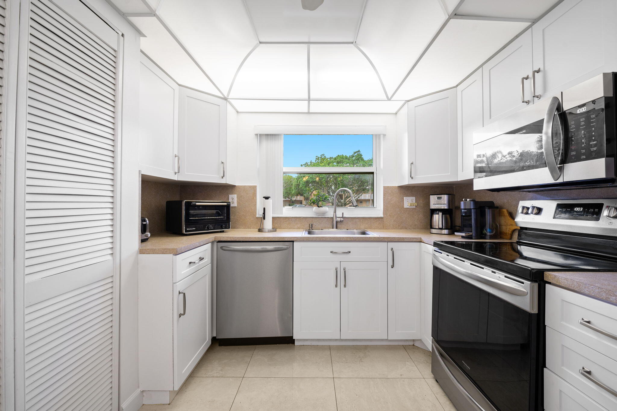SUNRISE LAKES 100 CONDO - Residential