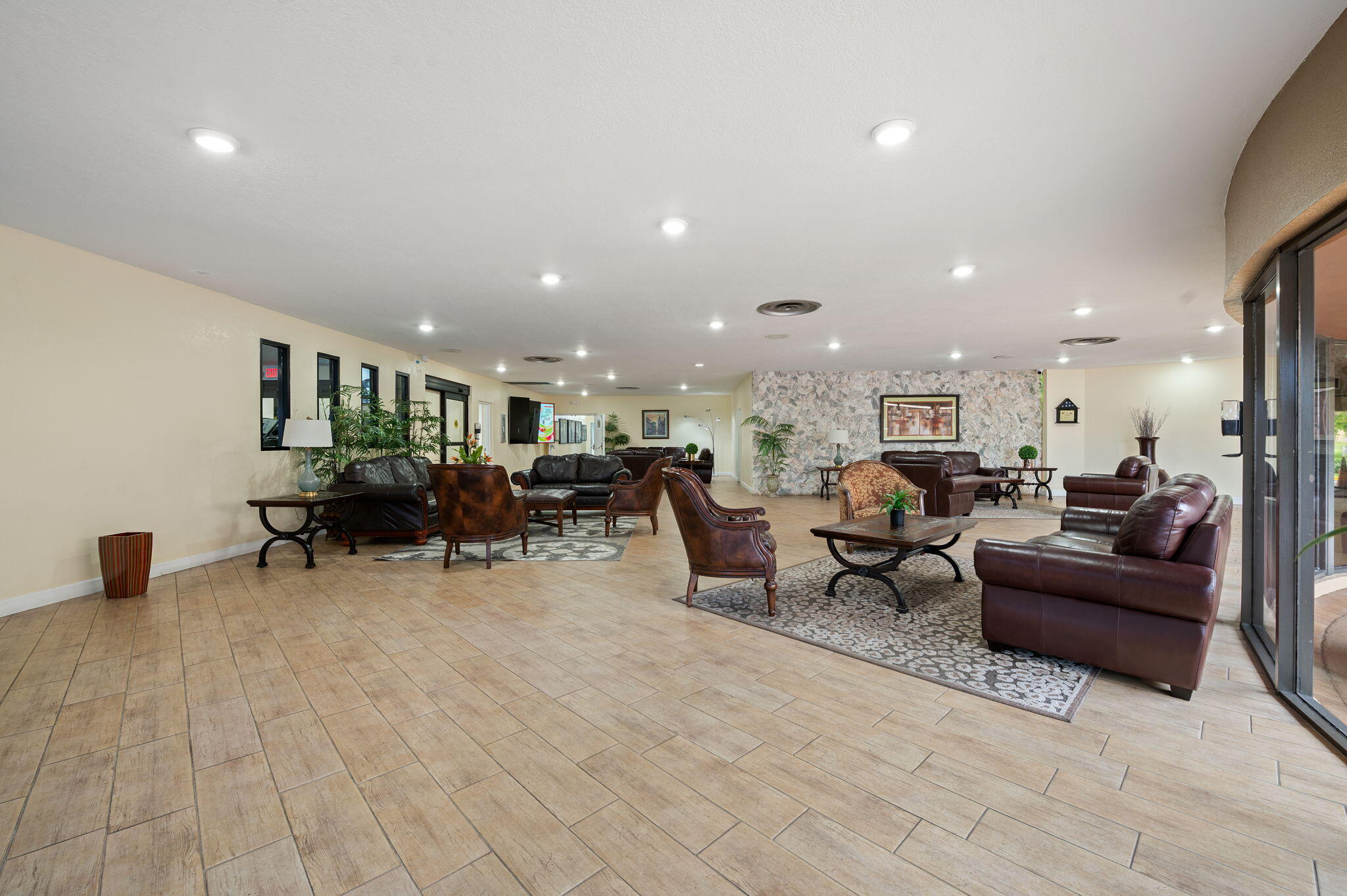 SUNRISE LAKES 100 CONDO - Residential