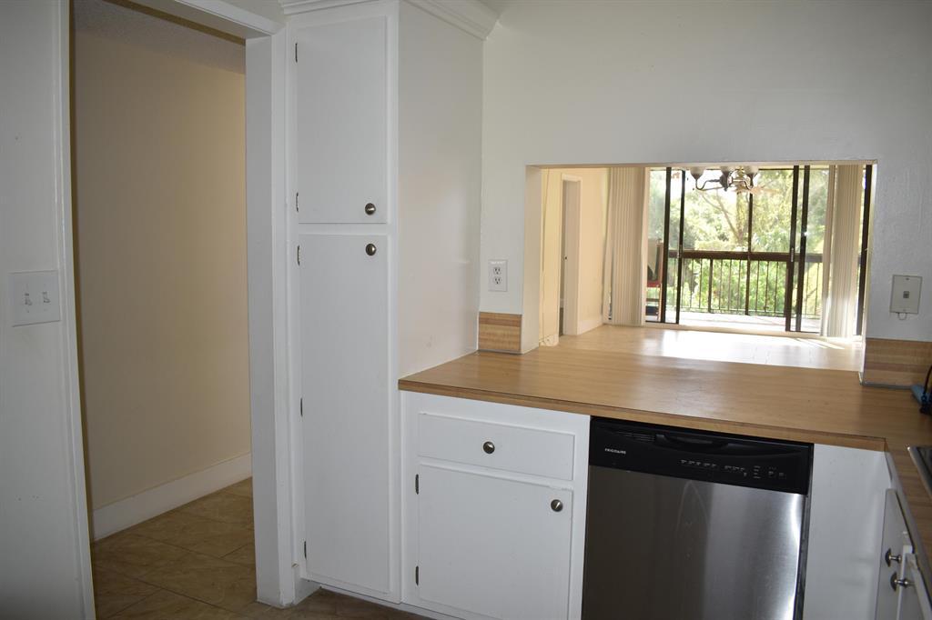 GREENGLADES CONDO IV - Residential