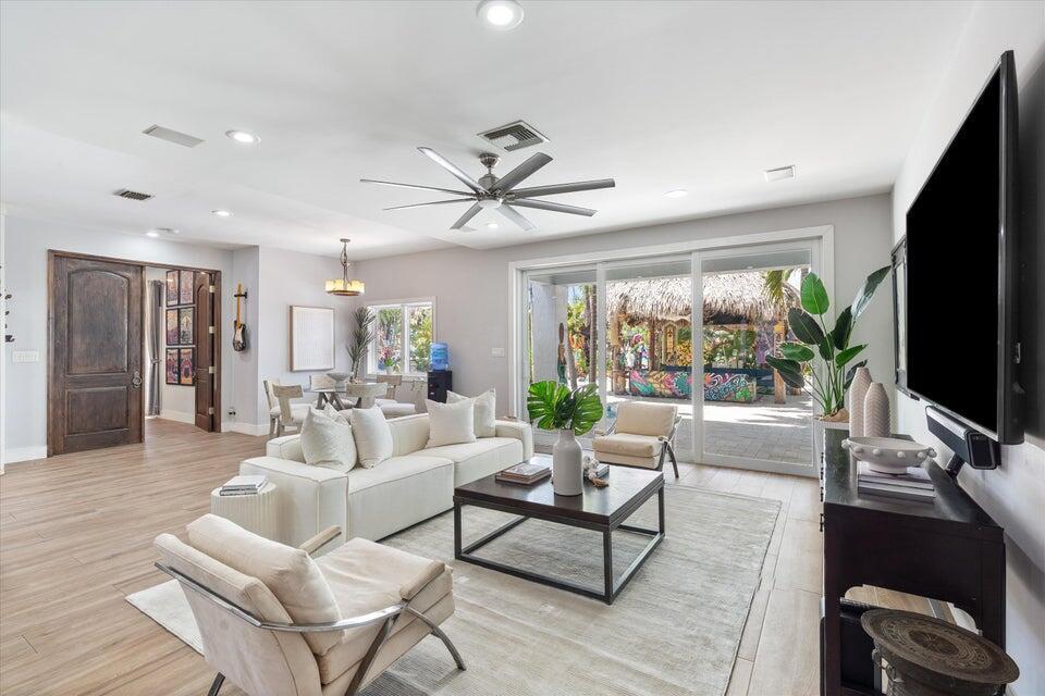 CORAL KEY VILLAS 5TH SEC - Residential