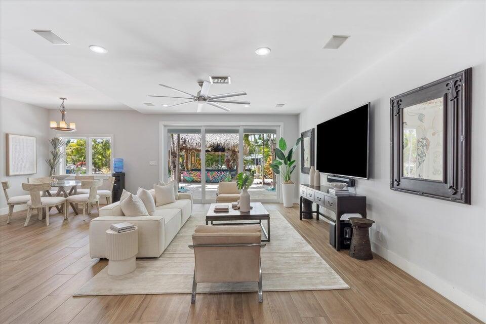 CORAL KEY VILLAS 5TH SEC - Residential