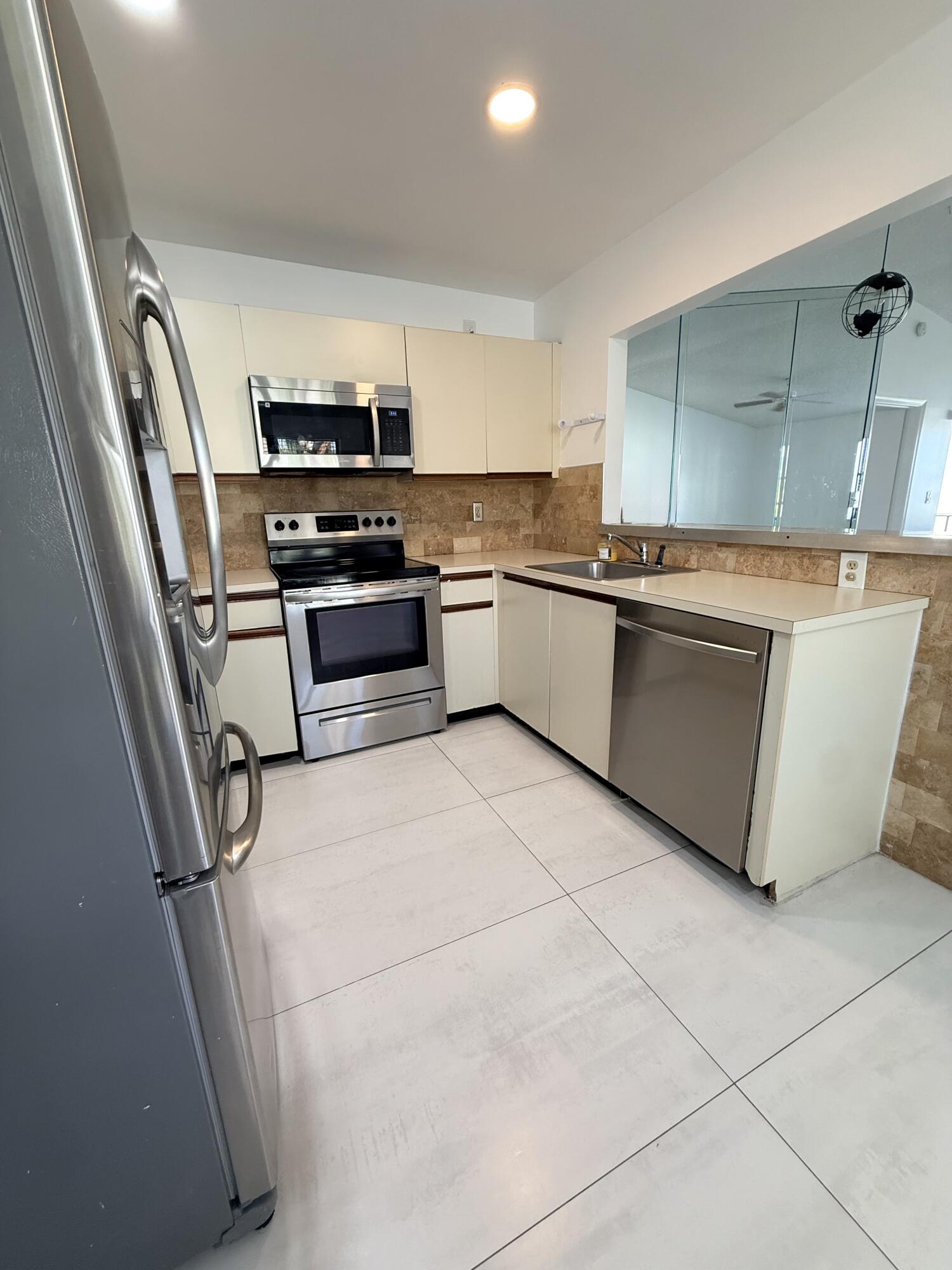 LUCERNE POINTE ONE,TWO,THREE FOUR,SEVEN,EIGHT,NINE - Residential Lease