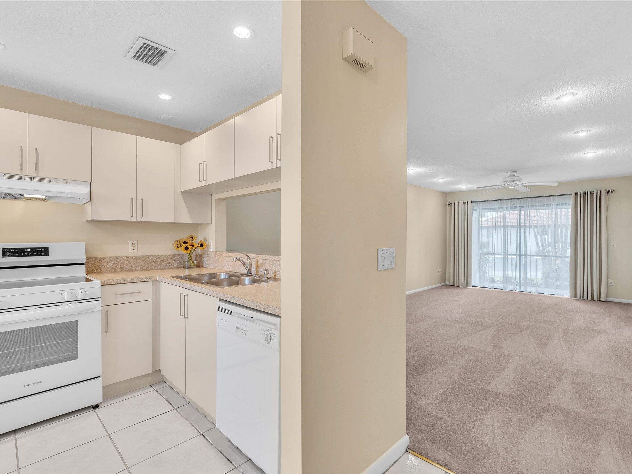 YORKVILLE - Residential Lease