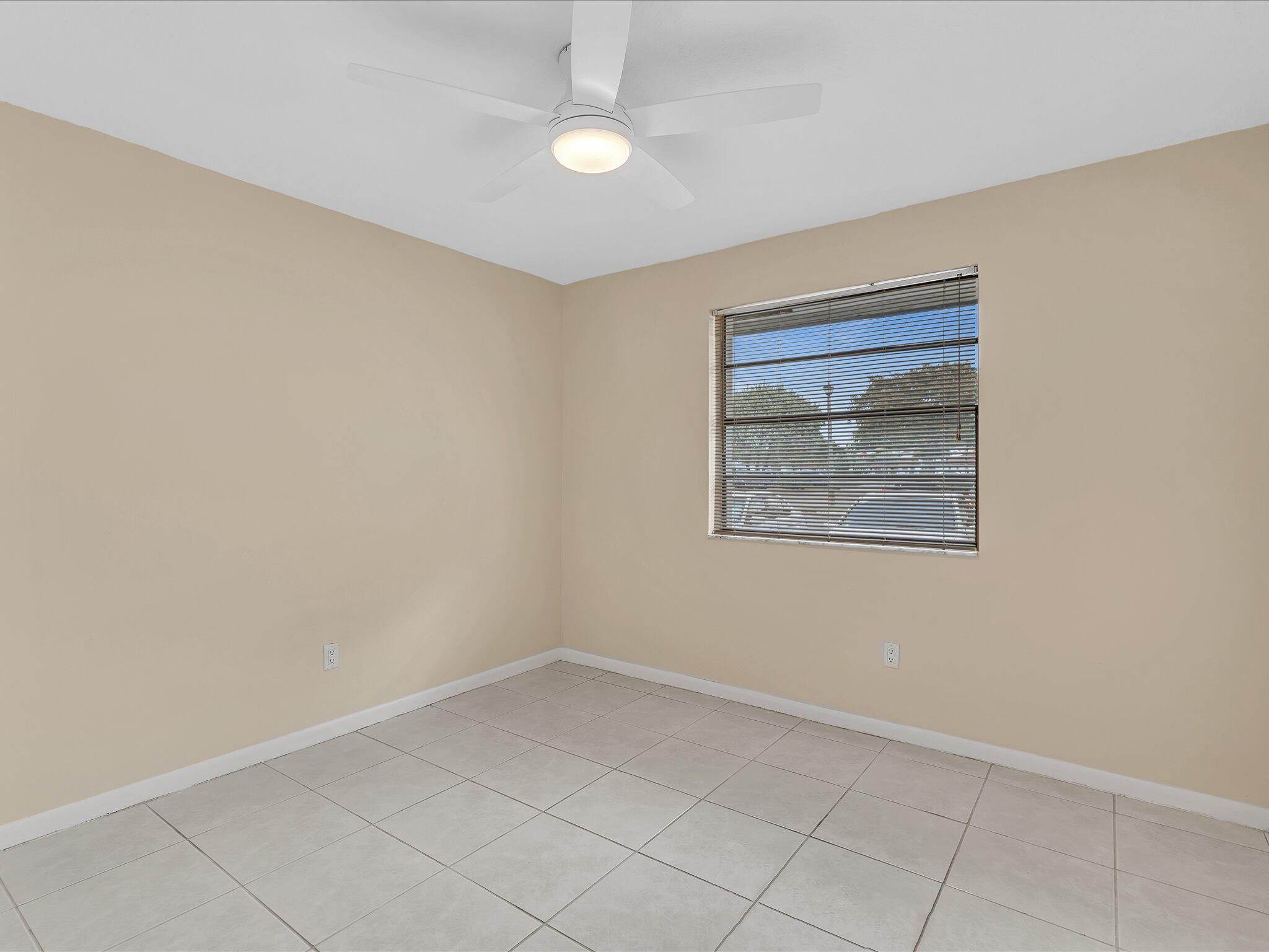 YORKVILLE - Residential Lease