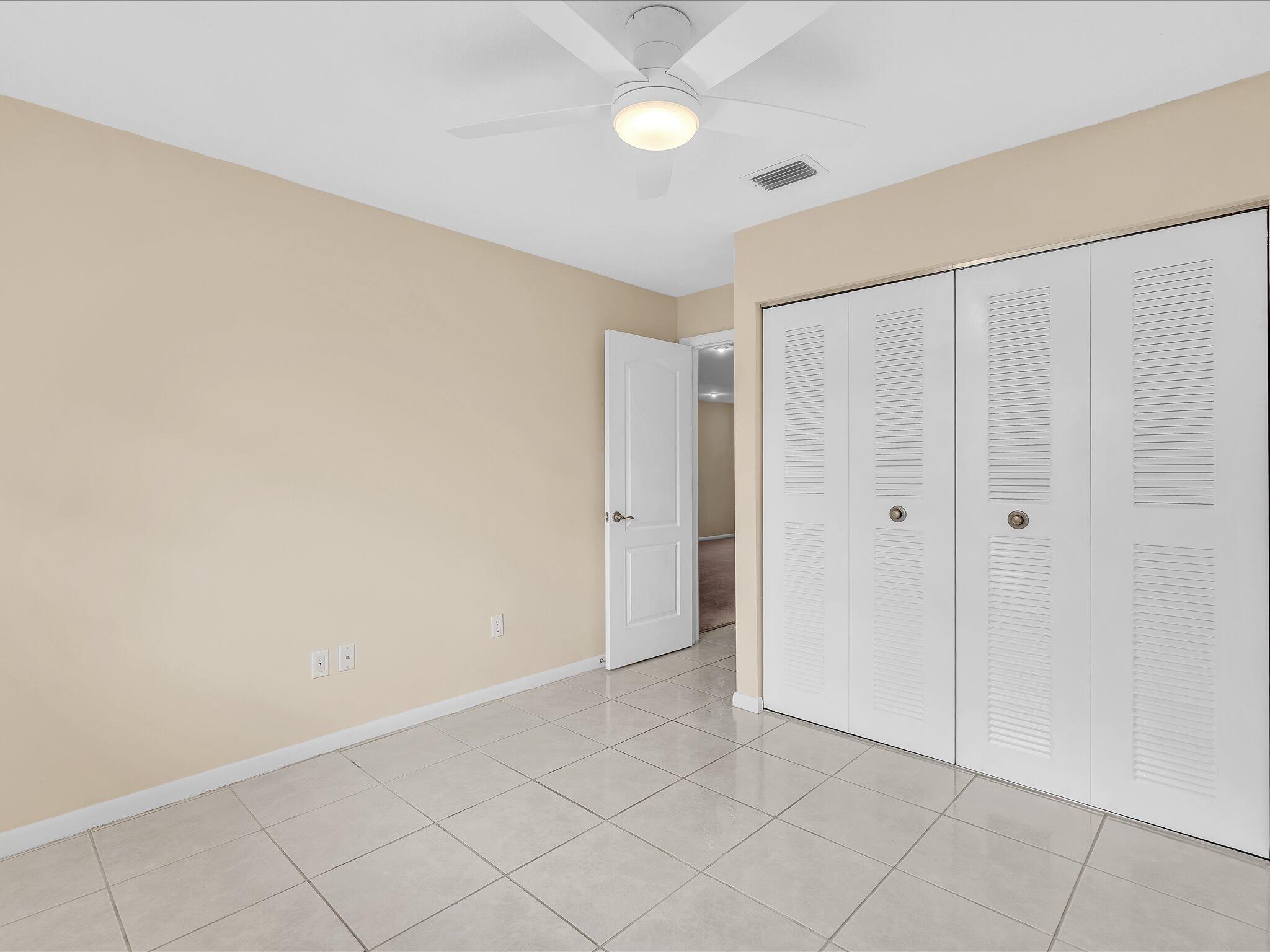 YORKVILLE - Residential Lease