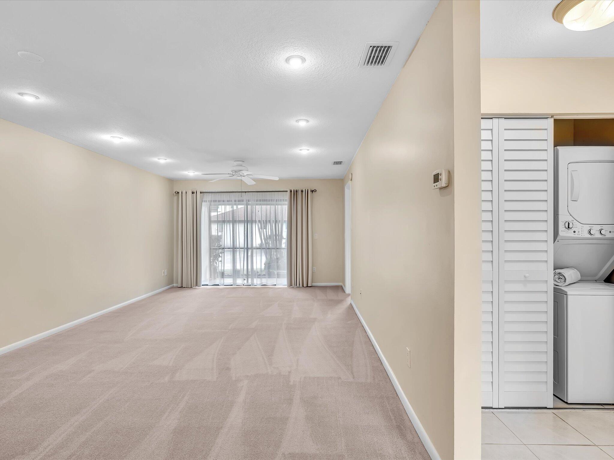 YORKVILLE - Residential Lease