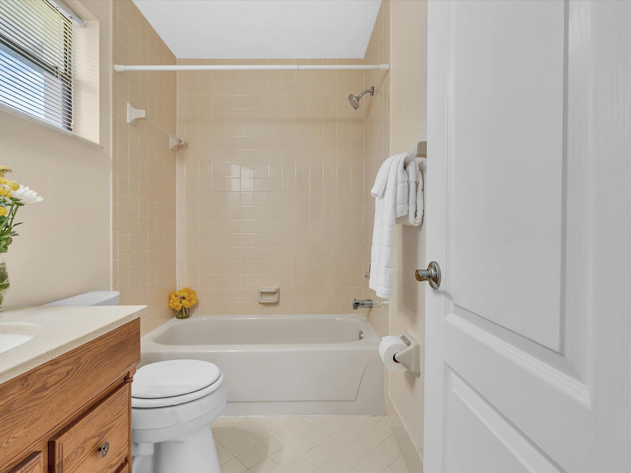 YORKVILLE - Residential Lease