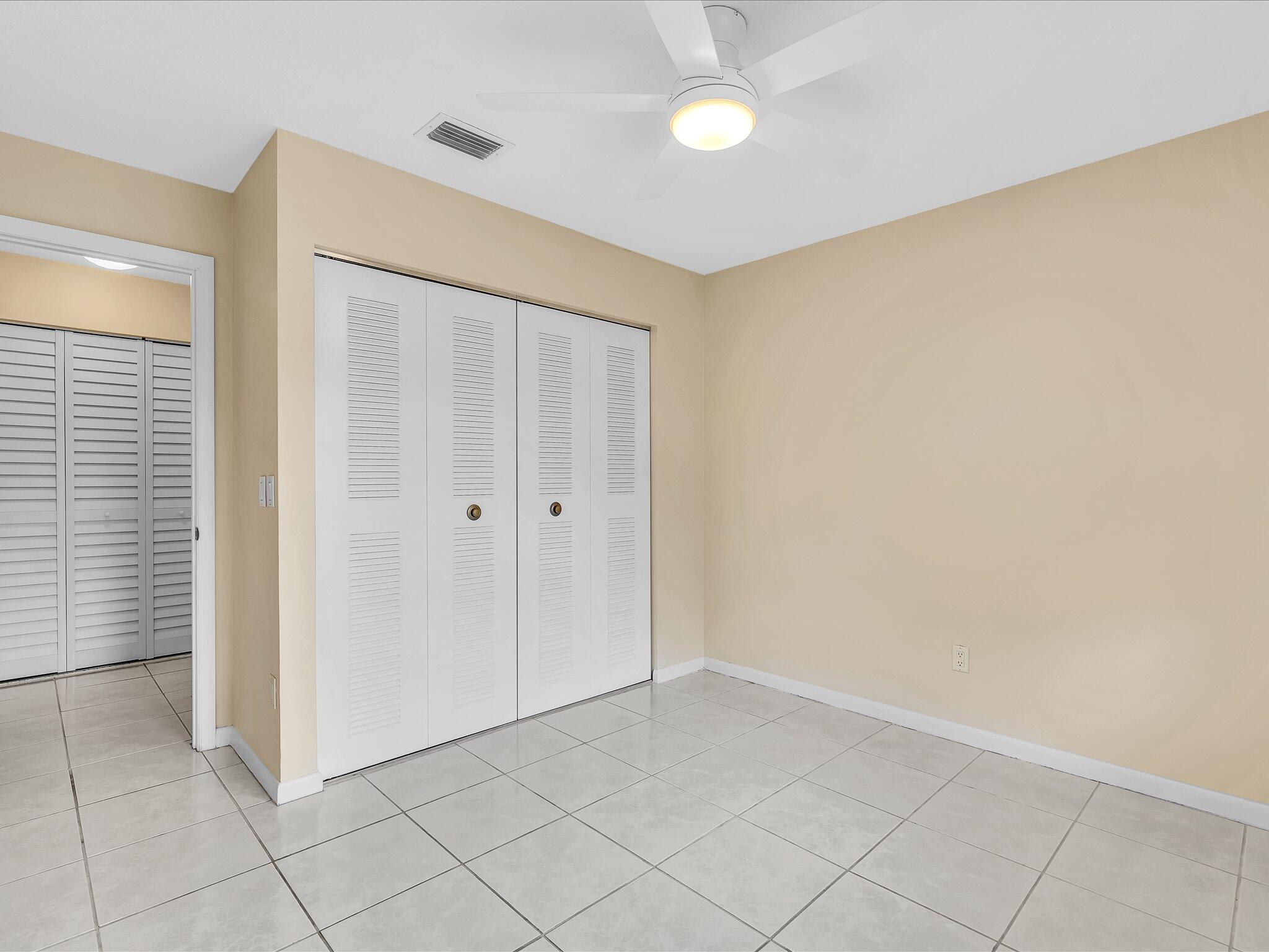 YORKVILLE - Residential Lease