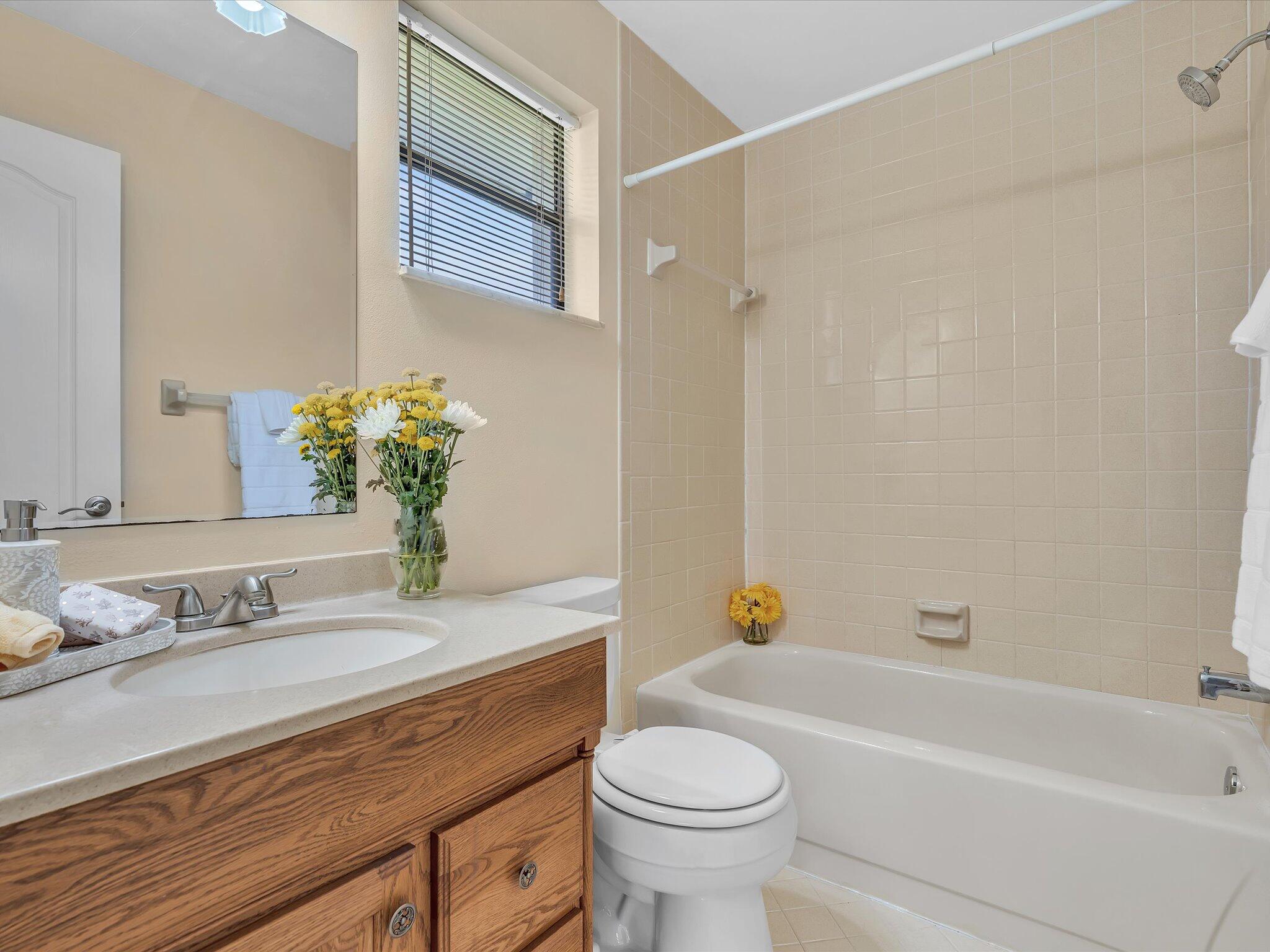 YORKVILLE - Residential Lease