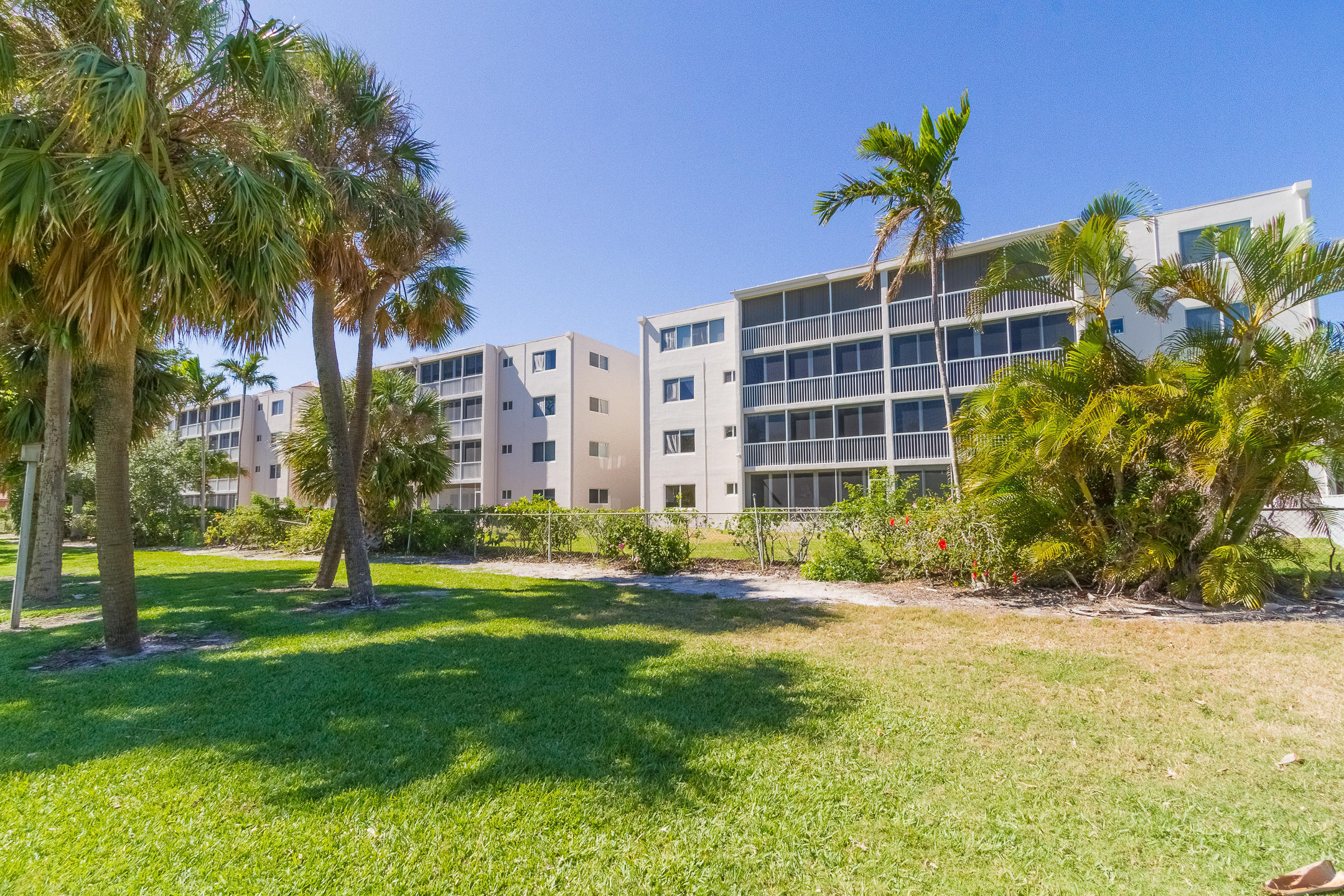 FAIRWAYS CONDO - Residential