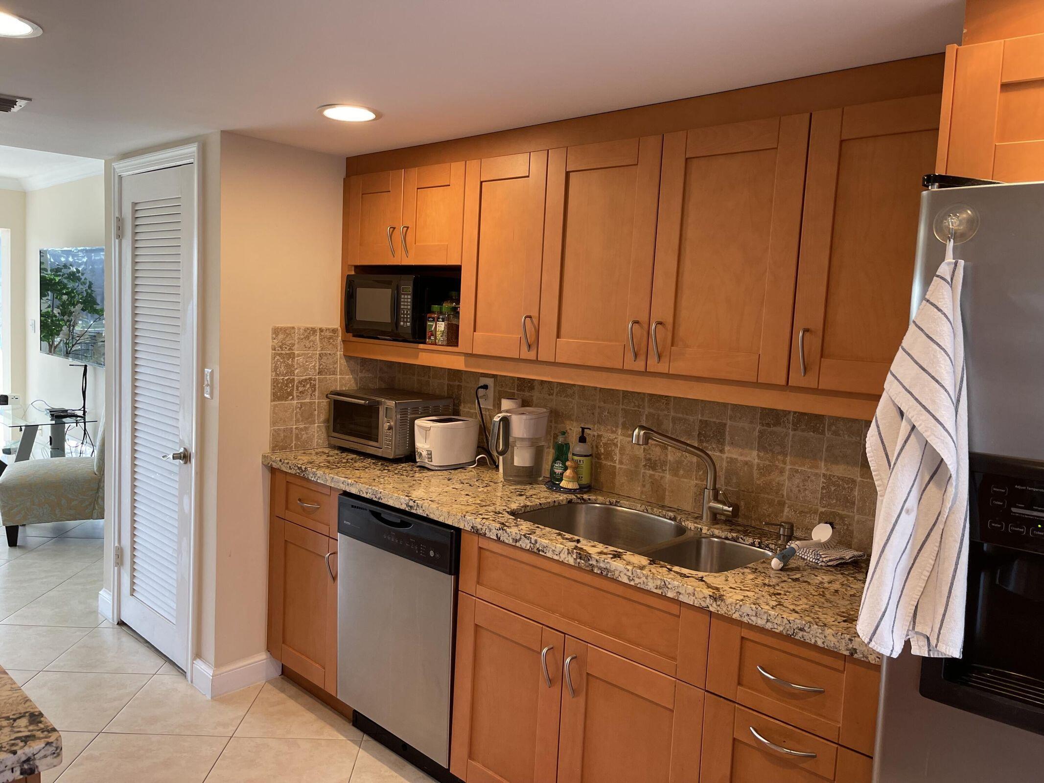 FAIRWAYS CONDO - Residential
