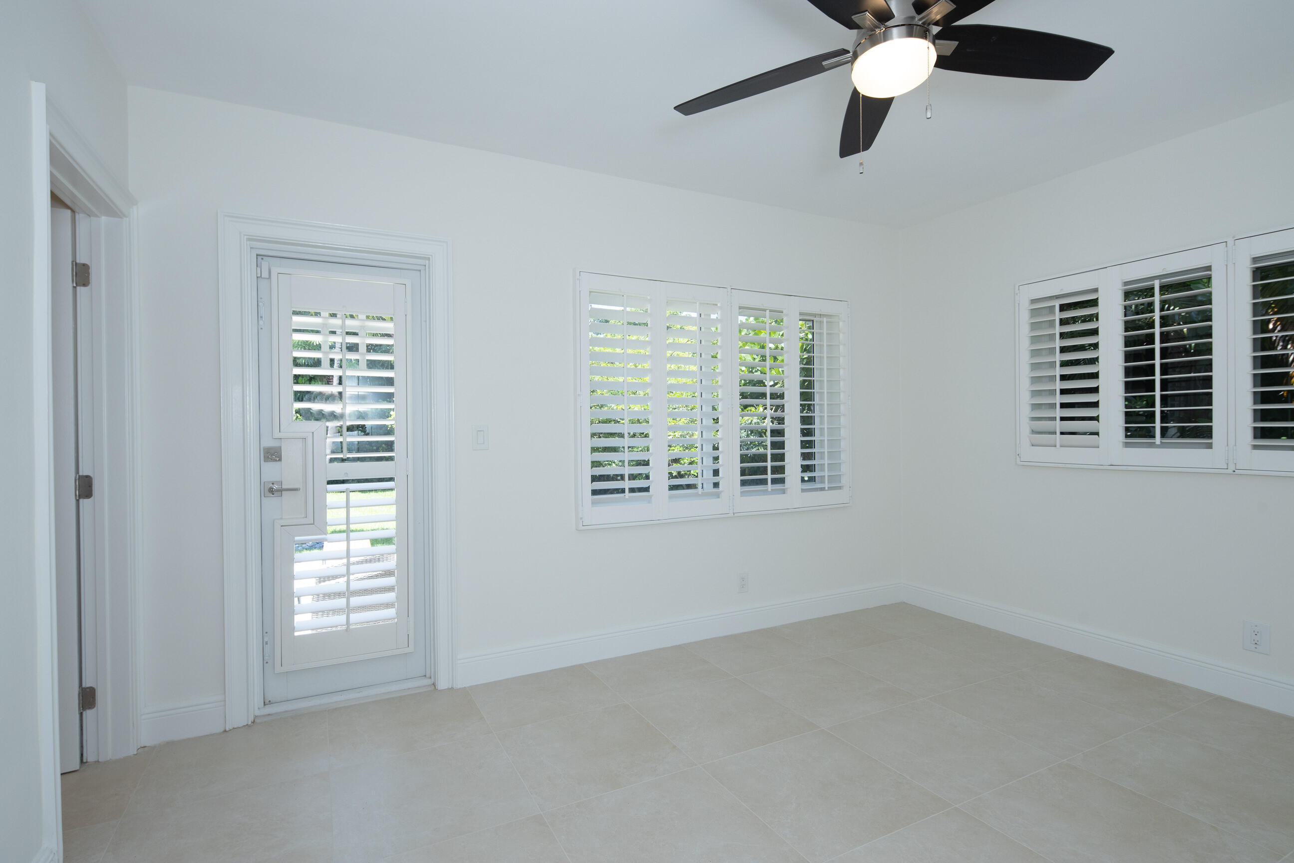 HARBOR BEACH - Residential Lease