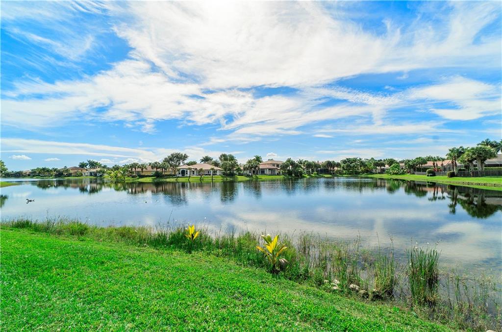 HERON BAY - HERON COVE - Residential