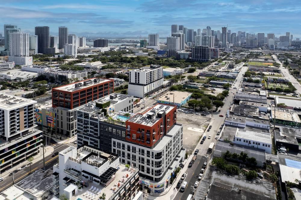 The Highley House combines Wynwood's imaginative setting with inspiring, artfully designed interiors and one-of-a-kind amenities, giving residents a world of new perspectives and experiences. The Terrace at golden hour. A pristine, glittering pool overlooking the Miami skyline. Curated work by some of the world's most renowned muralists and artists. Leading-edge fitness and wellness. A fully wired in-house studio for creators of all kinds—and everything in between.
