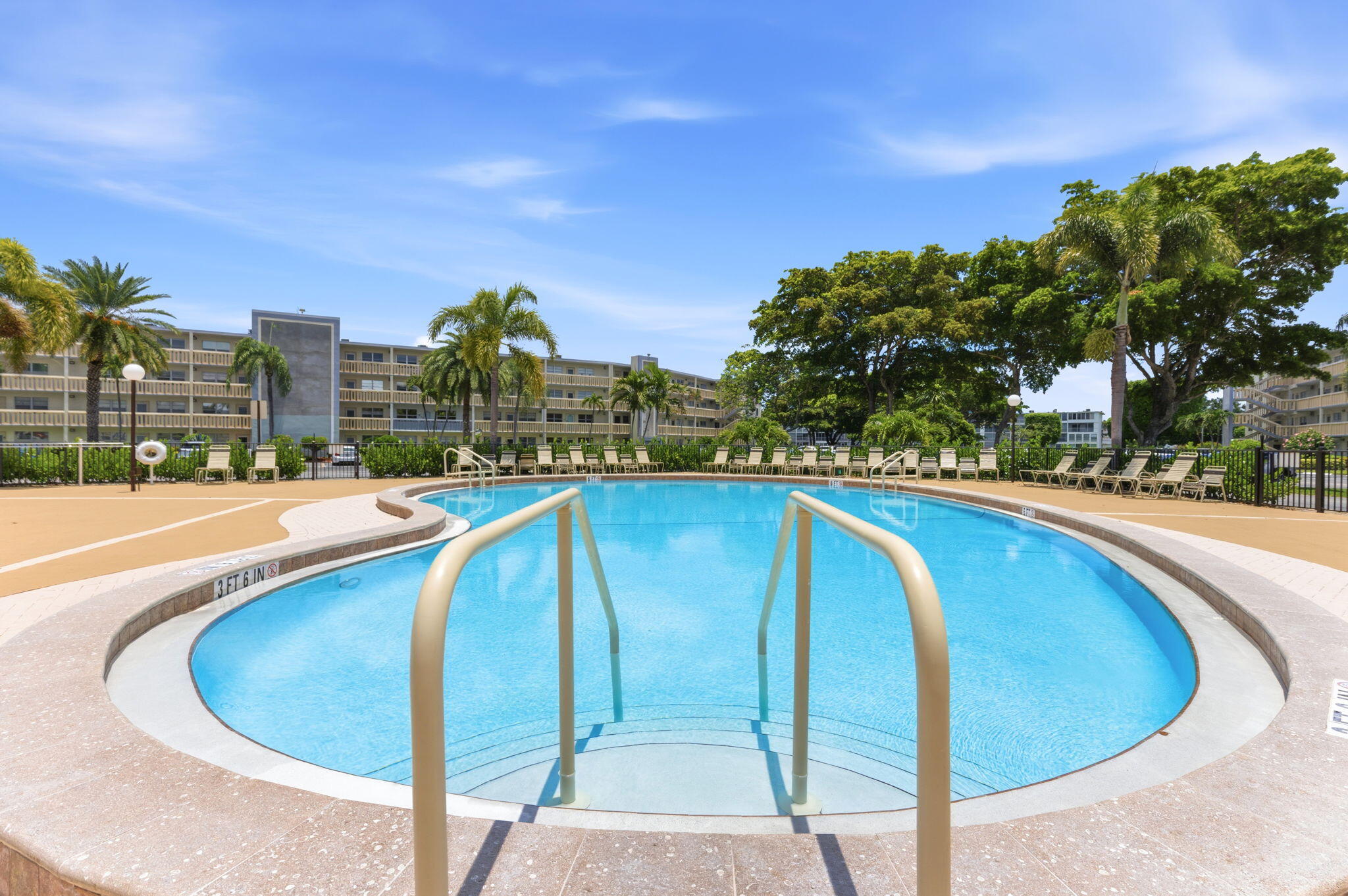 AINSLIE AT CENTURY VILLAGE CONDO - Residential