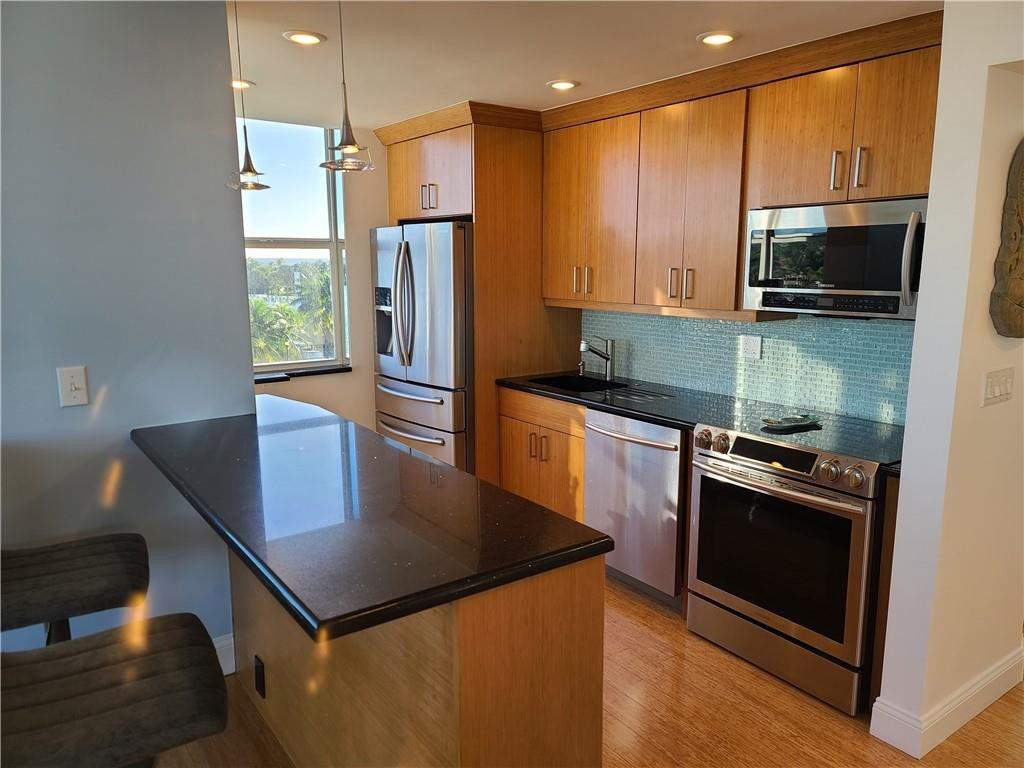 HILLSBORO LIGHT TOWERS - Residential