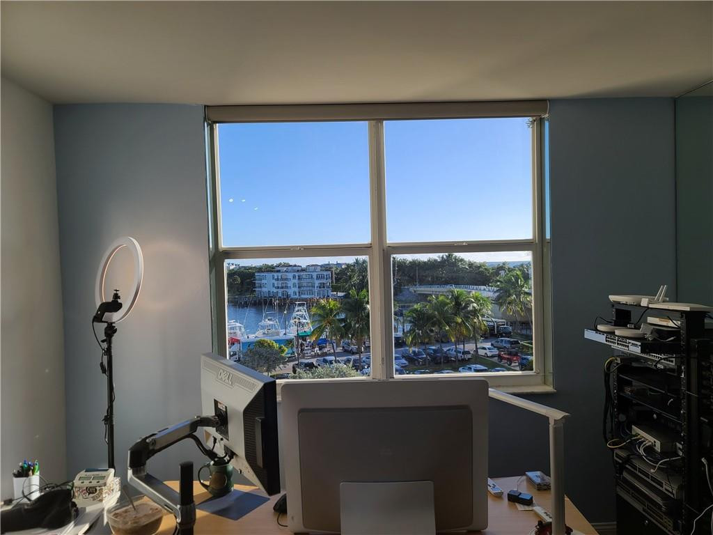 HILLSBORO LIGHT TOWERS - Residential