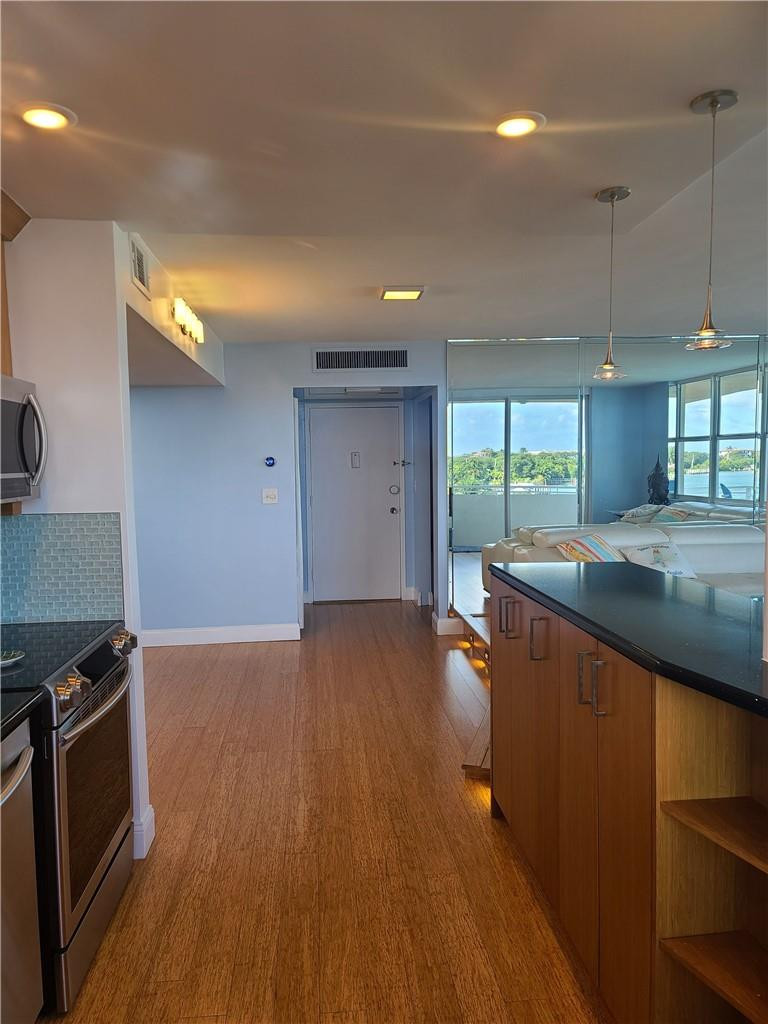 HILLSBORO LIGHT TOWERS - Residential