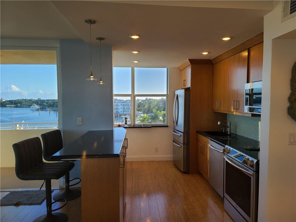 HILLSBORO LIGHT TOWERS - Residential