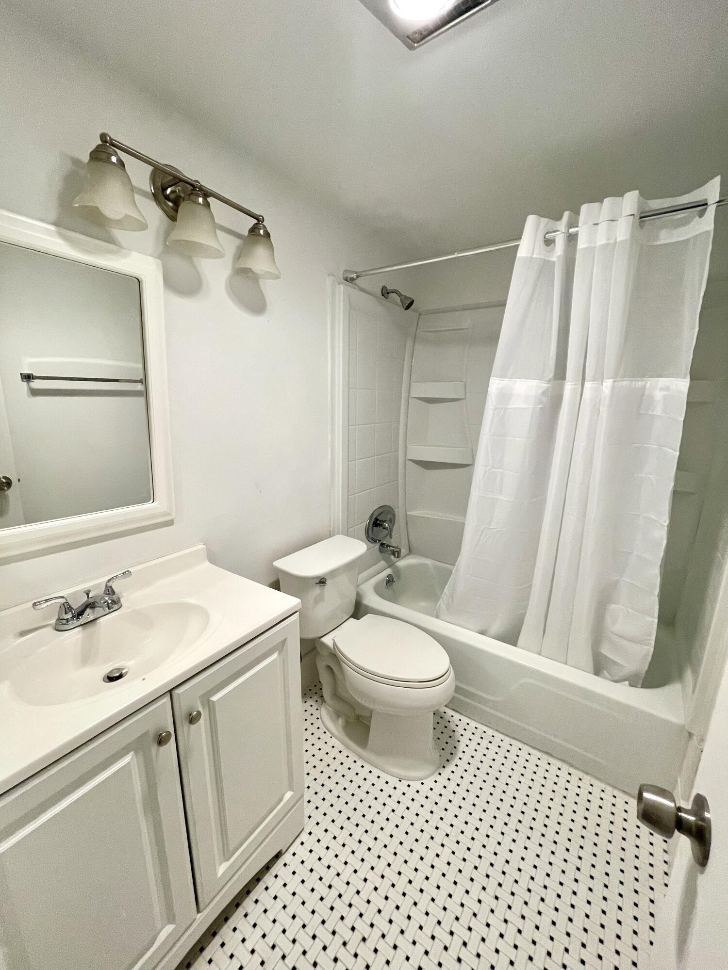 EASTHAMPTON CONDO - Residential Lease