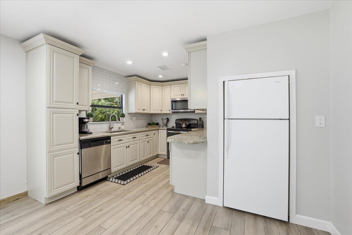 COUNTRY CLUB VILLAGE SEC A - Residential