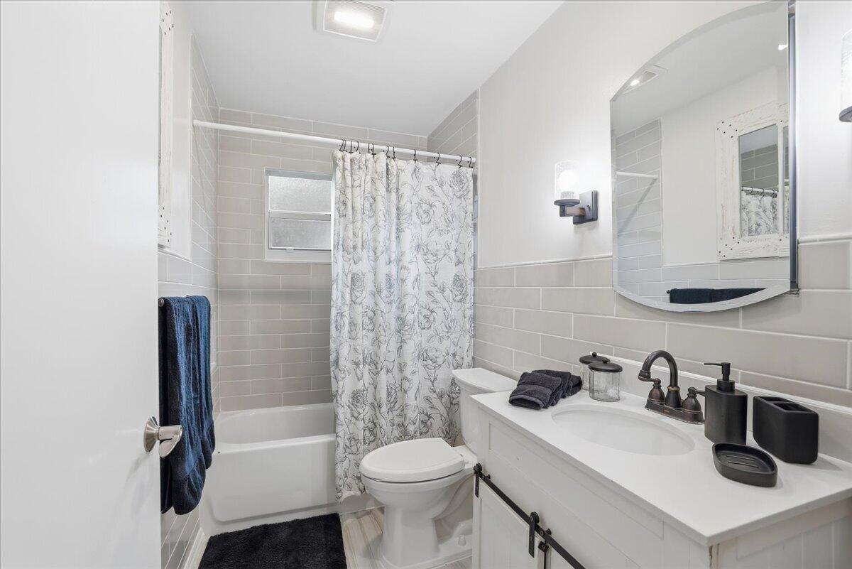 COUNTRY CLUB VILLAGE SEC A - Residential