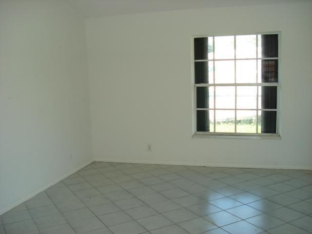 HUNTERS MANOR - Residential Lease