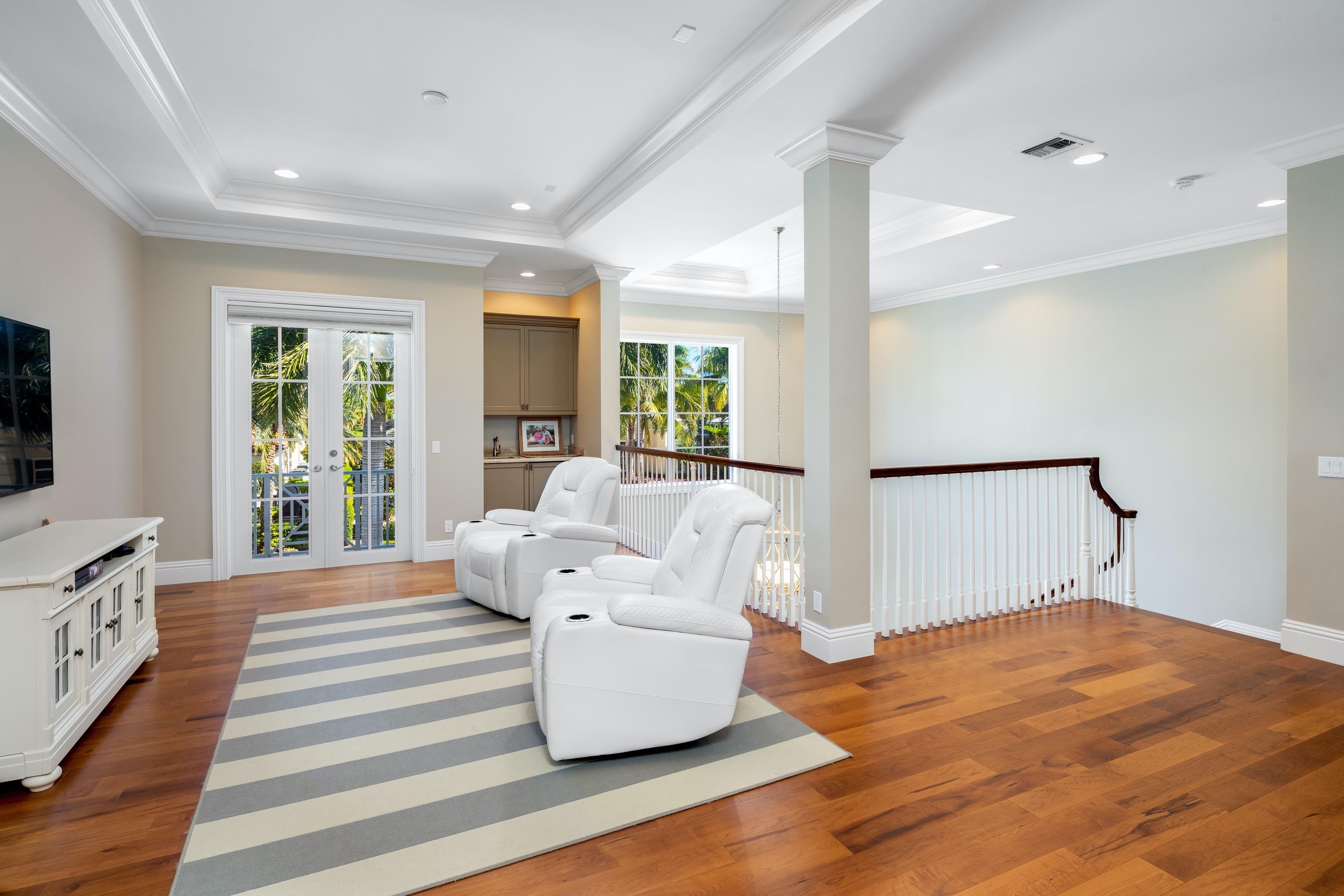 ROYAL PALM YACHT & COUNTRY CLUB - Residential