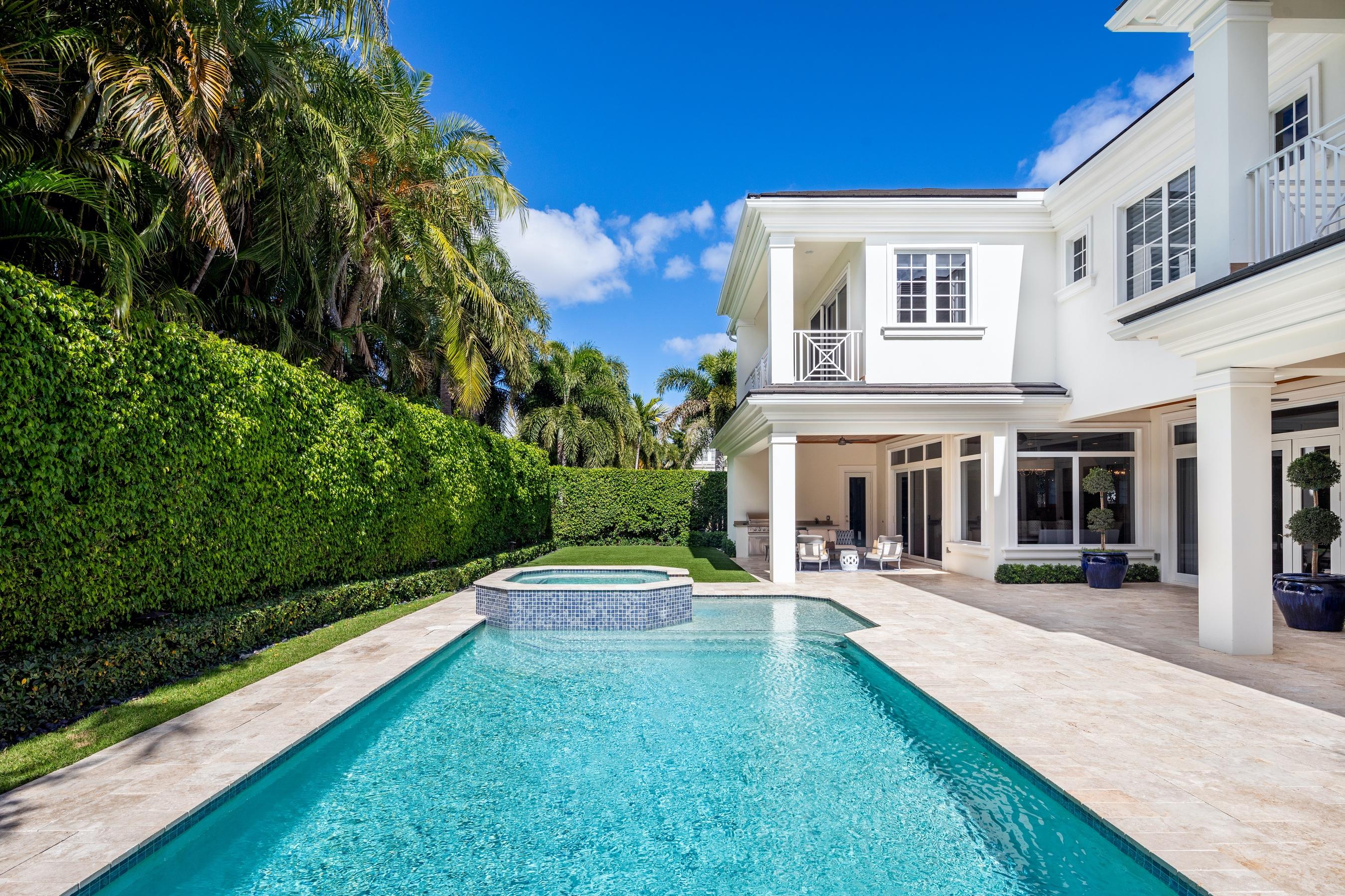 ROYAL PALM YACHT & COUNTRY CLUB - Residential